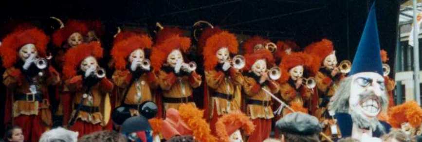 Guggenmusik "Gestiefelte Kater" mit Larven