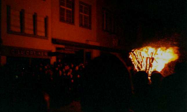 Der erste Wagen nähert sich